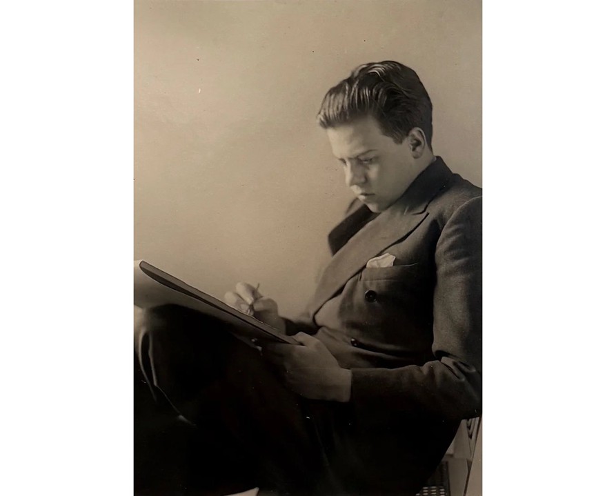 Miguel Covarrubias en 1920. Disponible en: https://fomentoculturalbanamex.org/exposiciones/exposiciones/miguel-covarrubias-una-mirada-sin-fronteras/ 