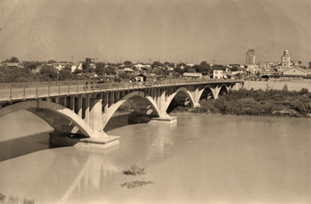 puente.jpg Perspectiva del puente de Nuevo Laredo, 1954. Reproducción Autorizada por el Instituto Nacional de Antropología e Historia.