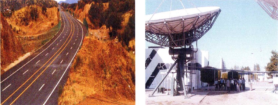 26 A la carretera Estación-Don Nogales.jpg A la carretera Estación-Don Nogales se le construyó un segundo cuerpo. Como apoyo al centro principal en Contel Iztapalapa se construyó el Centro Satelital alterno en la ciudad de Hermosillo. Libro: XXX Aniversario de los Centros SCT. SCT.
