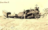4 La Cucaracha descarrilada en el km 7.jpg