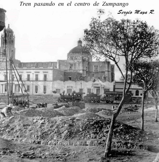 El tren del Desagüe del Valle de México en su paso por el centro de la población de Zumpango, Estado de México. Sergio Maya Rodríguez https://www.facebook.com/Tequixquiacradio/posts/2294572300684161/