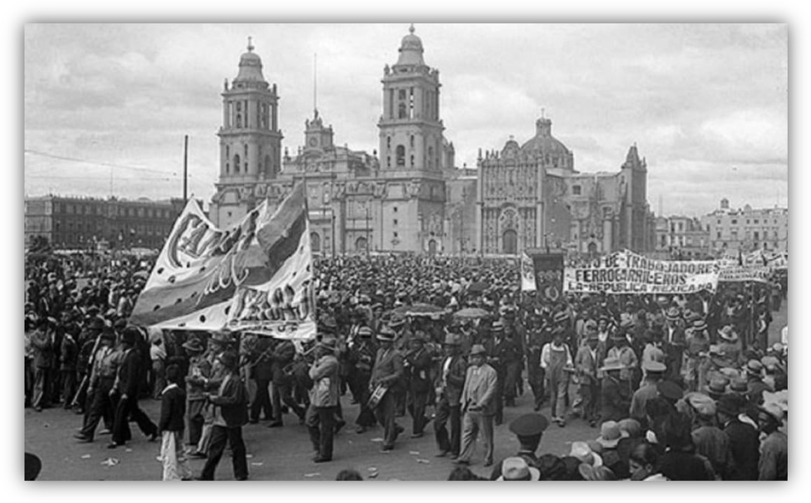 CIA FNM 05.jpg La fuerza de los ferrocarrileros se manifestó siempre en las numerosas marchas que realizaban para luchar por sus derechos. https://elceo.com/politica/a-60-anos-asi-se-vivio-la-huelga-ferrocarrilera-de-1959-en-mexico/