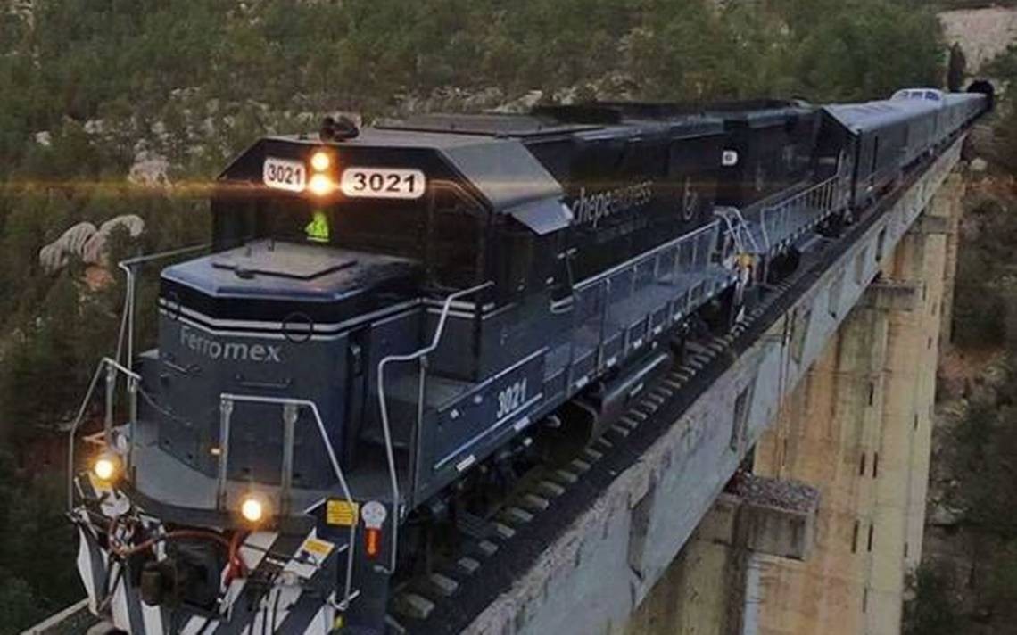 Ferromex pone al servicio de los turistas nacionales y extranjeros el Chepe Express.  https://www.elheraldodechihuahua.com.mx/doble-via/tren-chepe-cual-es-la-epoca-ideal-del-ano-para-viajar-te-explicamos-todo-8055232.html