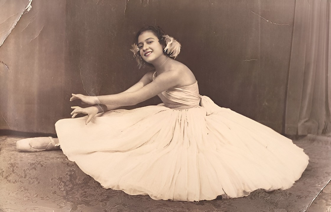 SU PASION (1).jpg Su pasión por la danza, la motivó a tomar clases, (junto con su hermana Gloria), en la Ciudad de México, luego de mudarse a la capital, en 1923. Foto recuperada de: INEHRM.