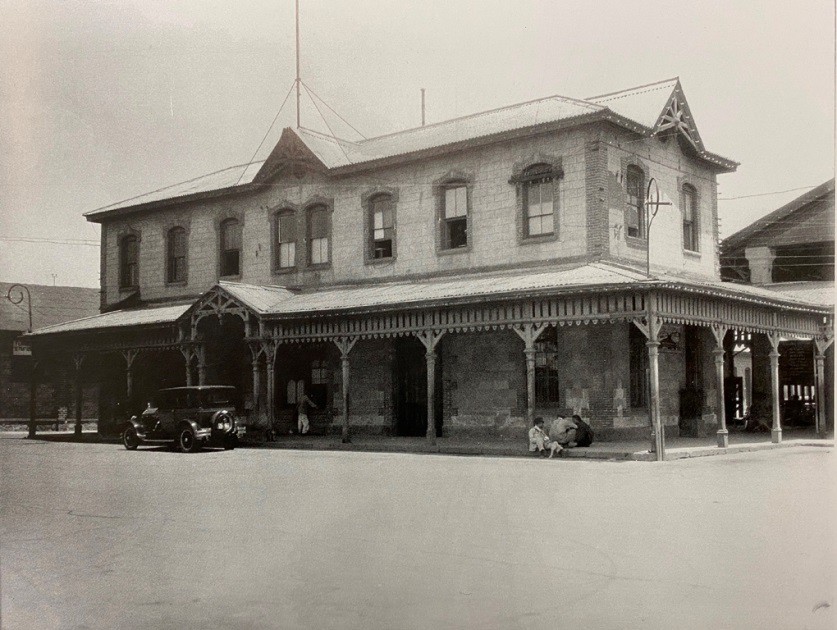 Estación del Ferrocarril Central en terrenos.jpg Estación del Ferrocarril Central en terrenos de la ex hacienda de Buenavista en los años veinte. Su línea troncal México-Nuevo Laredo se puso en marcha el 1 de noviembre de 1888. Secretaría de Cultura, Centro Nacional para la Preservación del Patrimonio Cultural Ferrocarrilero.