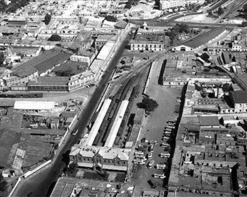 Extensión de los terrenos ocupados por la Estación San Lázaro.jpg Extensión de los terrenos ocupados por la Estación San Lázaro. Compañía Mexicana de Aerofoto. Fundación ICA.