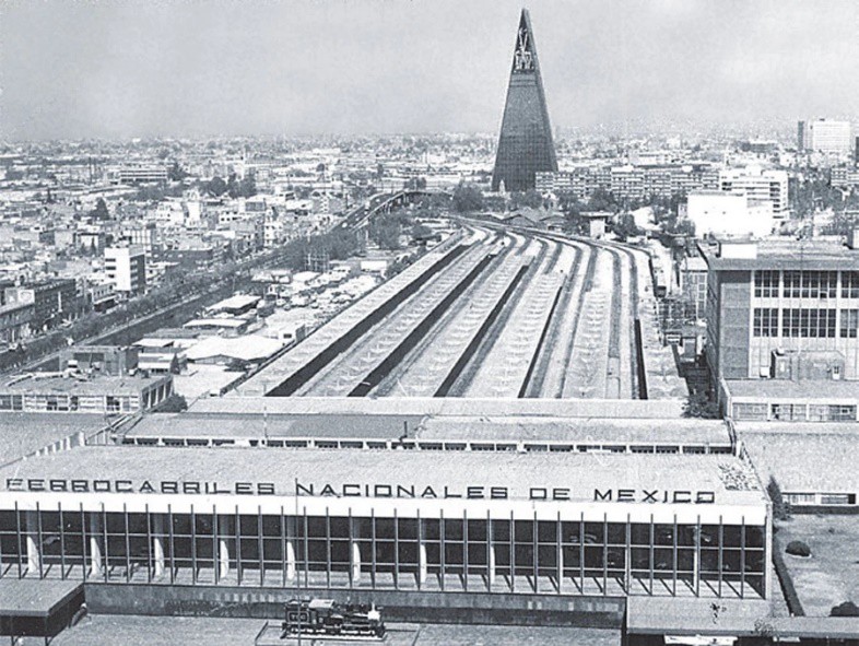 La nueva estación de trenes de Buenavista.jpg La nueva estación de trenes de Buenavista en construcción aún, y la torre de BANOBRAS al fondo. file:///E:/estabuenavista1966.webp