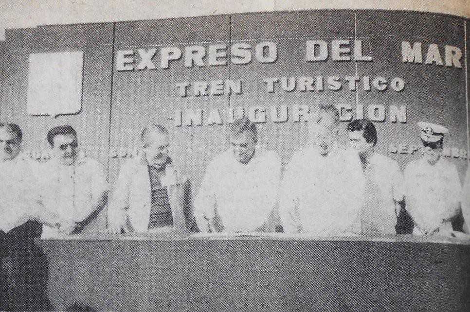 3 El Lic Andrés Caso Lombardo.jpg El Lic. Andrés Caso Lombardo, director general de Ferronales, y el Ing. Félix Valdés, gobernador de Sonora, firman el acuerdo de coordinación para el nuevo tren “El Expreso del Mar”. El Universal 19 de septiembre de 1987.