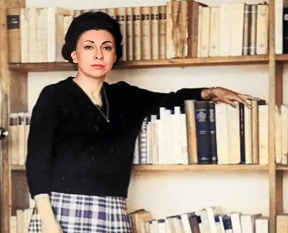 91 En la Facultad de Filosofía y Letras encontró.jpg En la Facultad de Filosofía y Letras encontró maestros, amigos, alumnos y colegas que le permitieron integrarse a la vida académica, intelectual y cultural de México. Foto recuperada de: Filosofía en la red.