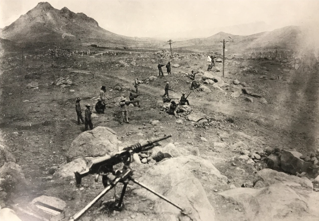 Además del dominio territorial, el uso de las comunicaciones por telégrafo tuvo un valor estratégico para el ejército villista durante la Revolución. Fotos recuperadas del libro: Con Villa en México.