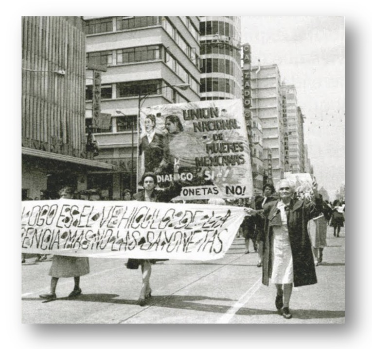 CLEMENTINA 04.jpg La Unión Nacional de Mujeres Mexicanas se manifestó varias veces en 1968, entre otras razones, para exigir el alto a la represión contra los estudiantes, y el excarcelamiento de varias mujeres detenidas en Tlatelolco el 2 de octubre. http://www.ahunam.unam.mx:8081/index.php/mgp3136