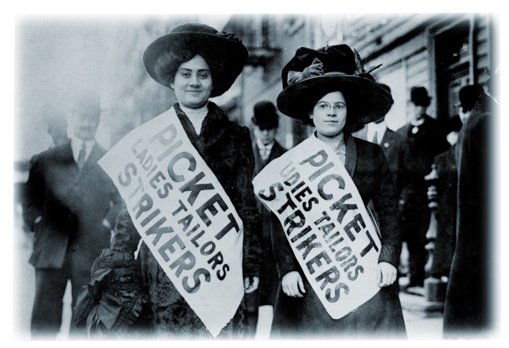 DIA INT MUJER 04 azl.jpg Con gran decisión las costureras se fueron a la huelga. https://www.enlacejudio.com/2023/03/08/la-lucha-de-las-trabajadoras-judias-de-la-industria-textil-y-la-tragedia-que-sufrieron-en-una-fabrica-una-de-las-raices-del-dia-internacional-de-la-mujer/