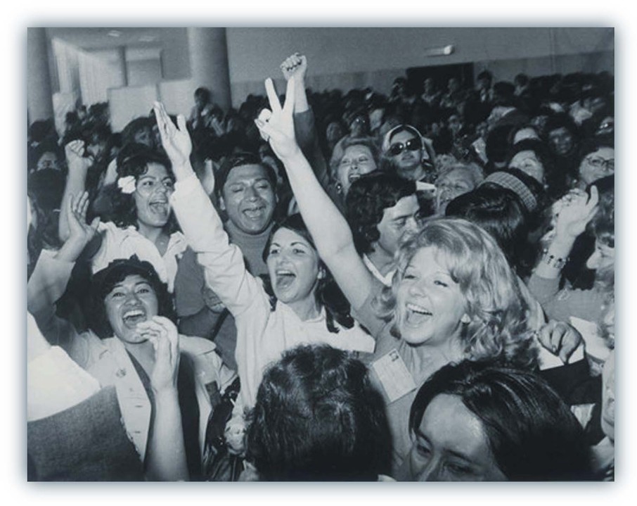DIA INT MUJER 05 azl.jpg Mujeres mexicanas festejan la institución oficial del Día Internacional de la Mujer Trabajadora en la capital del país. https://www.facebook.com/photo.php?fbid=727425742725450&id=100063740912360&set=a.653789296755762&locale=is_IS