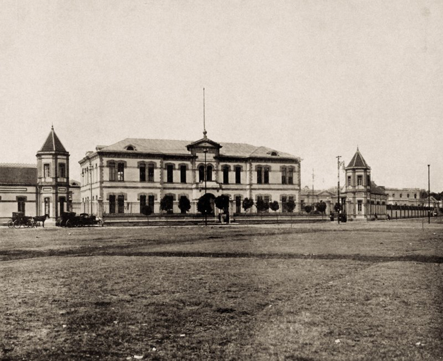 hospital.png Para hacer frente a la influenza española, se contaba con una de las mejores instituciones de salubridad del país, el Hospital General inaugurado el 5 de febrero de 1905; contaba con 32 pabellones para enfermos infecciosos y no infecciosos. Reproducción autorizada por el INAH.