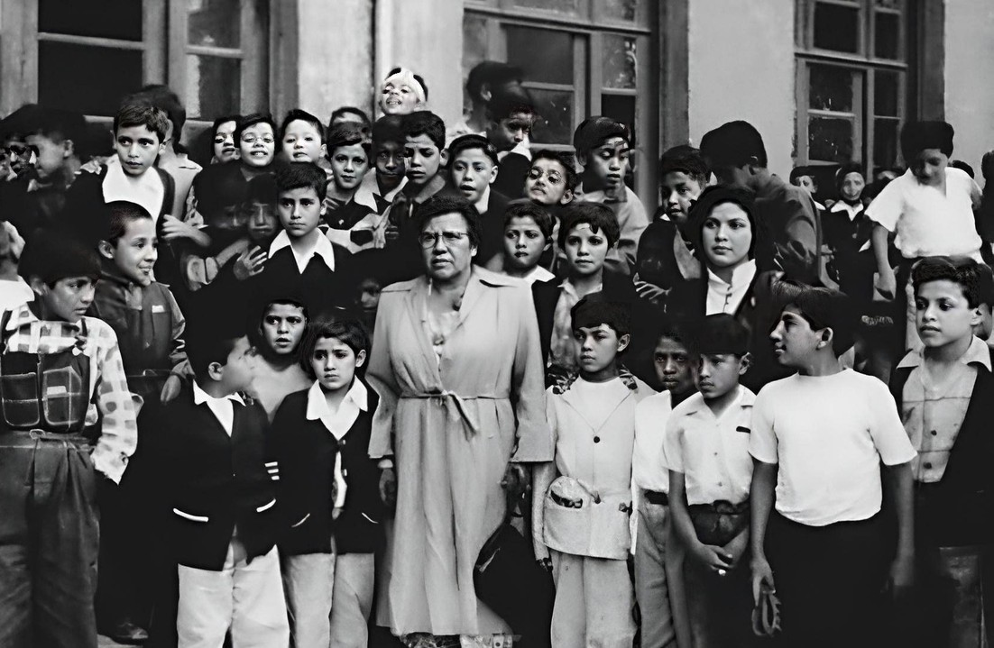 5 Eulalia Guzmán consideró a la educación como la vía .jpg Eulalia Guzmán consideró a la educación como la vía para que el pueblo mexicano honrara a las civilizaciones originarias de la nación. Imagen recuperada de: INEHRM.