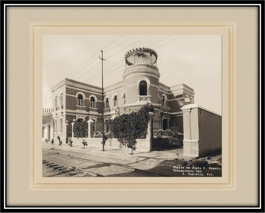 JUANA CATALINA ROMERO 02.jpg Chalet de doña Juana Cata en Tehuantepec, reflejo de los logros comerciales alcanzados en su vida. https://diariodelistmo.com/espectaculos/el-secreto-del-rio-estos-son-los-pueblos-que-aparecen-en-la-serie-de-netflix-/50591904