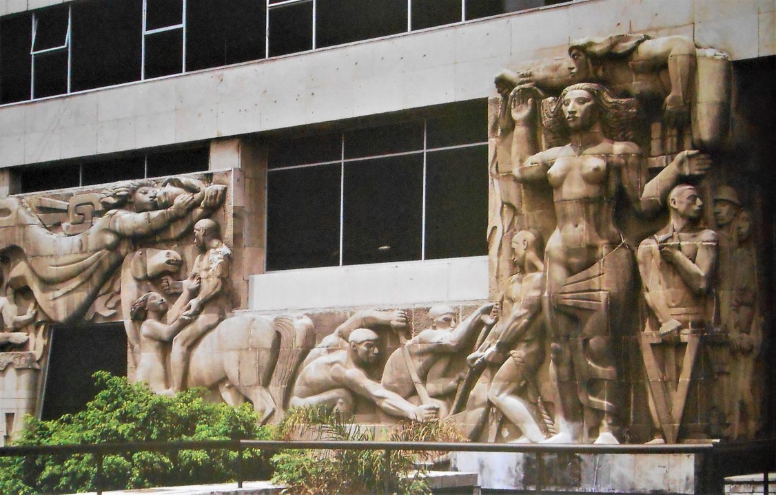 Altorrelieve ala izquierda. SCT.jpg Altorrelieve ala izquierda. SCT.