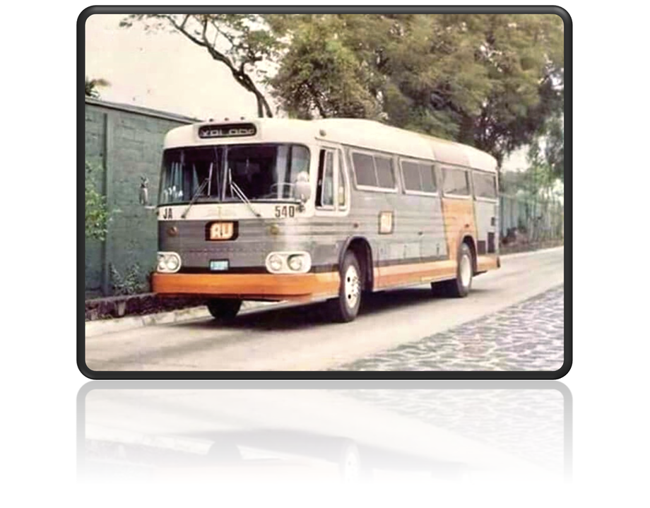 ANTECEDENTES HISTORICOS 03.png Autobuses Unidos, más conocida como AU, fundada el 25 de marzo de 1926, fue de las primeras líneas mexicanas de autotransporte de pasajeros, que transitó por la carretera México-Puebla. https://www.facebook.com/100064605975198/posts/antes-de-la-capu-el-transporte-for%C3%A1neo-en-el-coraz%C3%B3n-de-pueblaantes-de-la-inaugu/1146849034145285/?_rdr