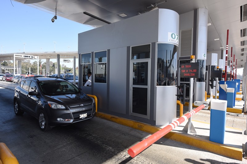 Los usuarios de las autopistas y puentes de cuota.jpg Los usuarios de las autopistas y puentes de cuota a cargo de CAPUFE, cuentan con una serie de servicios de calidad. SCT.
