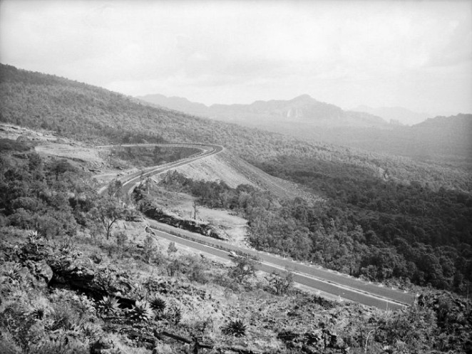 Vista panorámica de la carretera México-Cuernavaca.jpg Vista panorámica de la carretera México-Cuernavaca, la primera autopista de México. Reproducción autorizada del INAH.