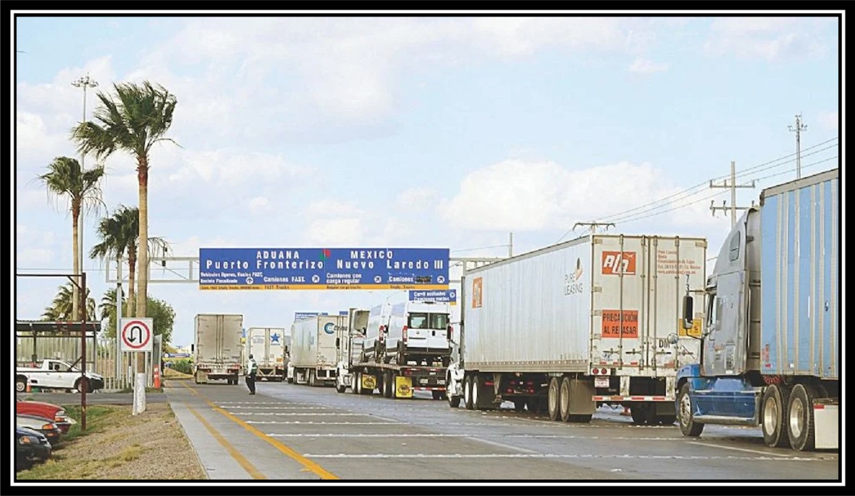 AUTOTRANSPORTE 02.jpg La aduana fronteriza de Nuevo Laredo es testigo del paso de cientos o miles de tráileres transportando diariamente toneladas de carga. https://issuu.com/canacarmx/docs/enero-2021-ok/s/11725757