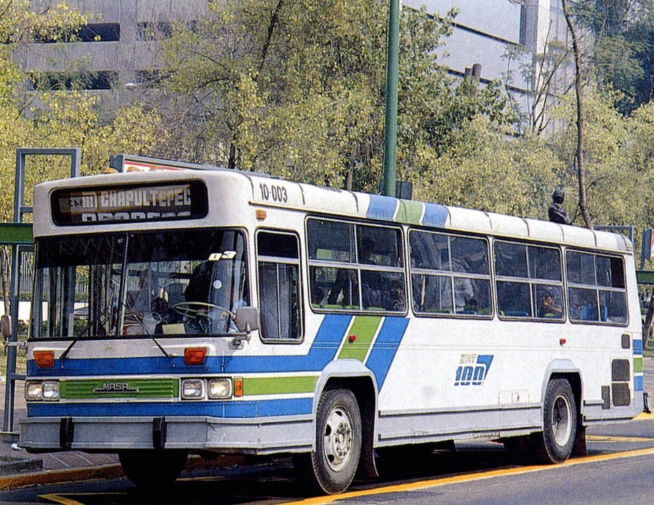 Nuevos modelos de la Ruta 100.jpg Nuevos modelos de la Ruta 100 aparecieron en la década de los años noventa. https://twitter.com/cdmexeneltiempo/status/1271885520788877312?lang=bg
