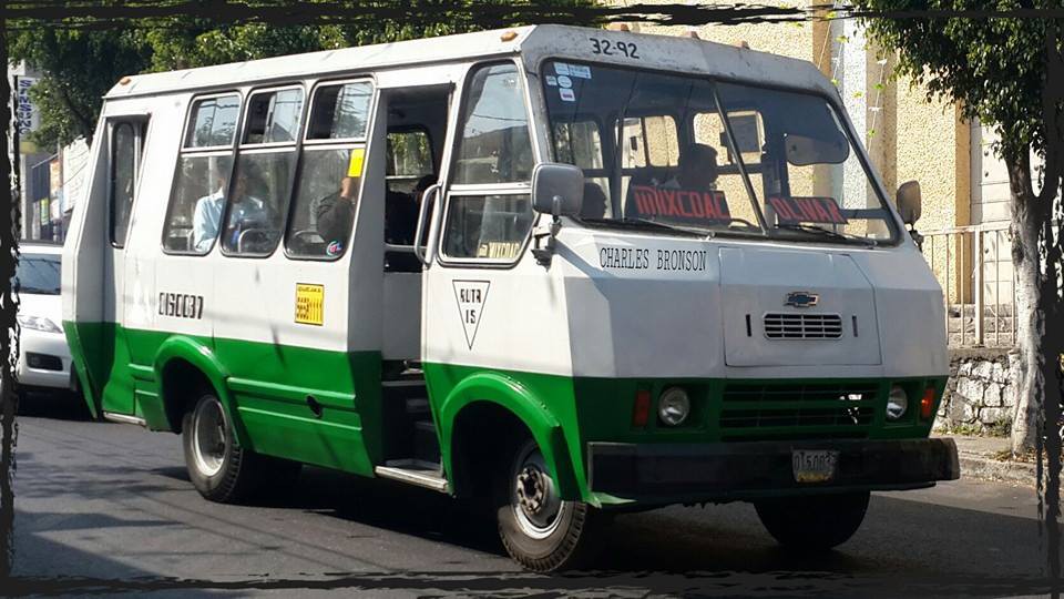 Microbús.jpg Microbús rumbo al Metro Mixcoac, junto con las combis, estos dos transportes atienden a millones de usuarios diariamente. https://upload.wikimedia.org/wikipedia/commons/c/c1/Eco3292.jpg