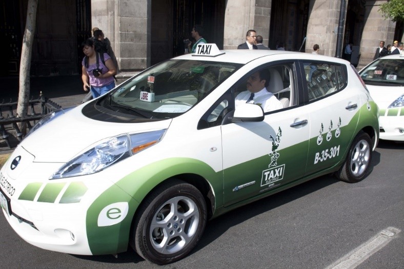 Propuesta de taxi eléctrico para la movilidad de los habitantes de la Ciudad de México. https://www.maspormas.com/especiales/taxis-electricos-un-programa-sin-bateria/