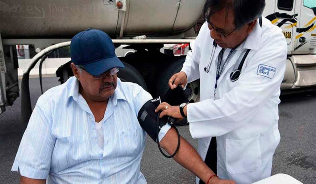 1 Conductor de transporte de carga se somete.jpg Conductor de transporte de carga se somete a diversas pruebas. https://www.tyt.com.mx/nota/examenes-medicos-en-el-autotransporte-a-la-baja-por-contingencia